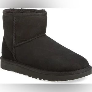 UGG Classic Mini